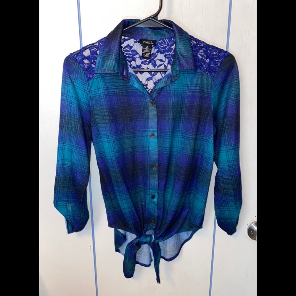 rue21 long sleeved tied flannel print shirt